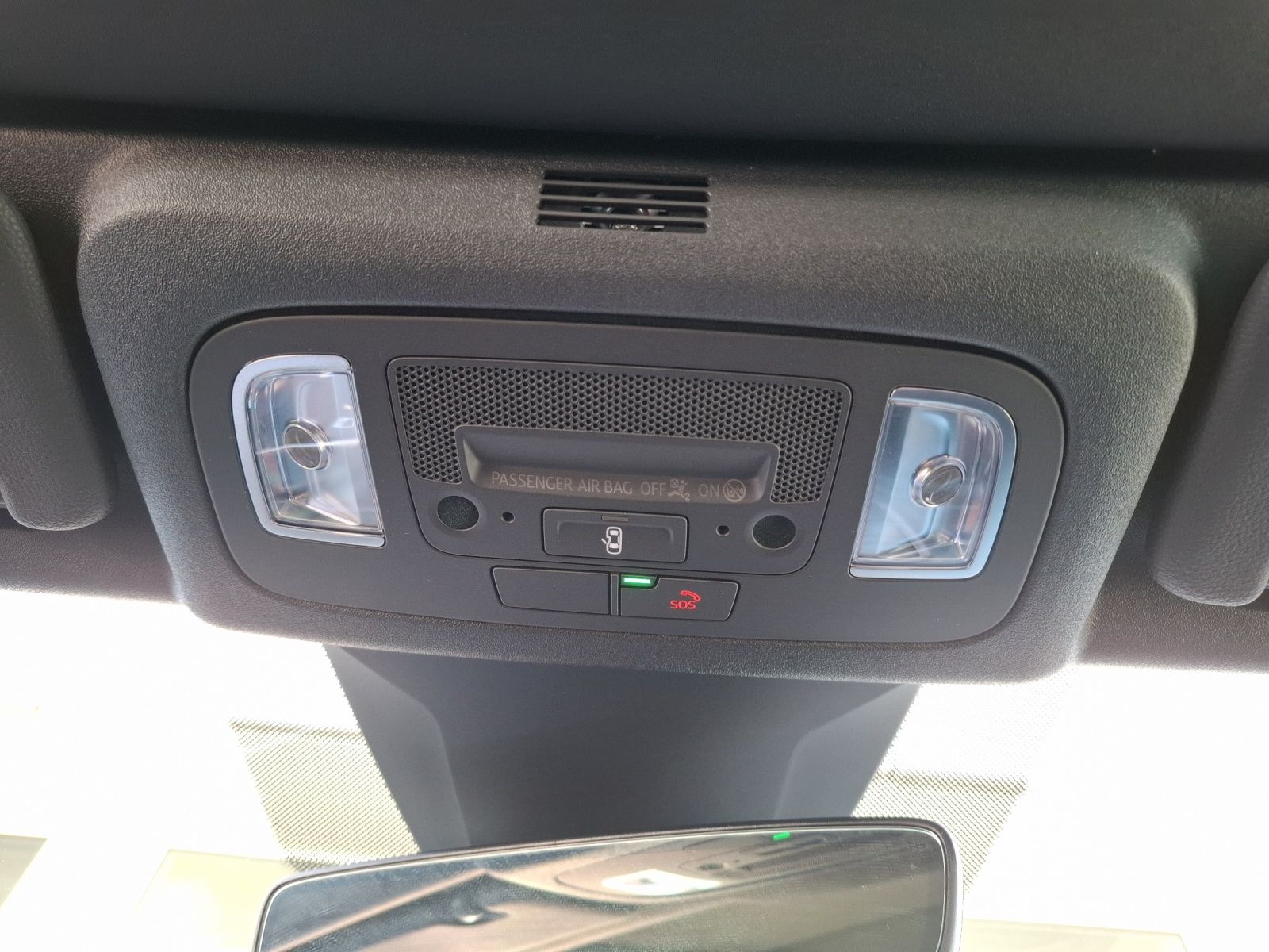 Volkswagen T-Roc TSI R-line DSG - Samsaru's Car Outlet
