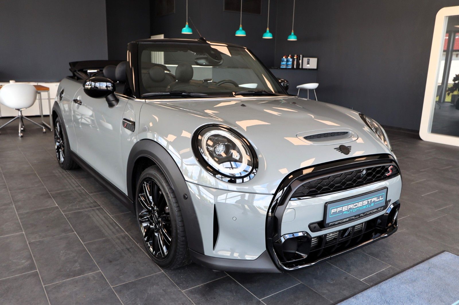 MINI Cooper S Cabrio Classic - Samsaru's Car Outlet