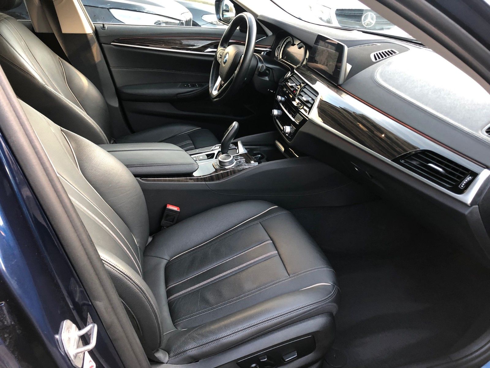 BMW 530 d xDrive *HEAD-UP-LEDER-NAVI*KAME*KOMFOR*LED
