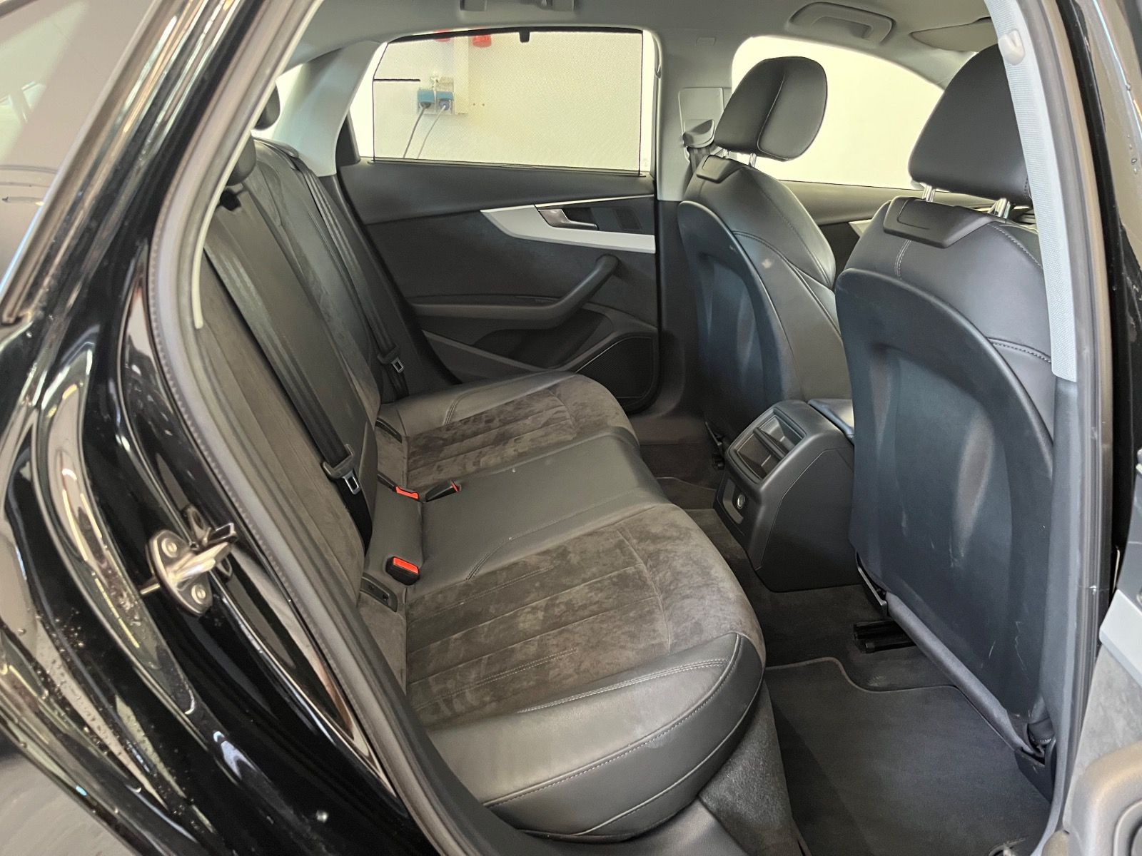 Audi A4 50 TDI quattro S-Line B&O*NAVI*LED*AHK*8-fach