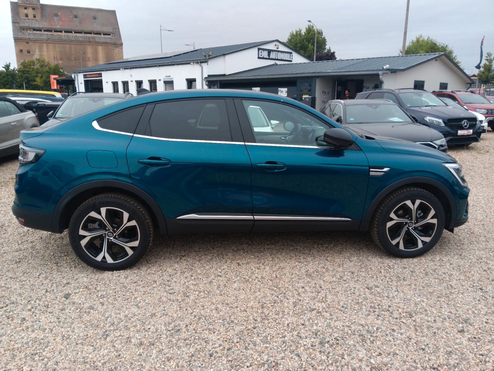 Renault Arkana Techno E-TECH Full Hybrid 145 - Samsaru's Car Outlet