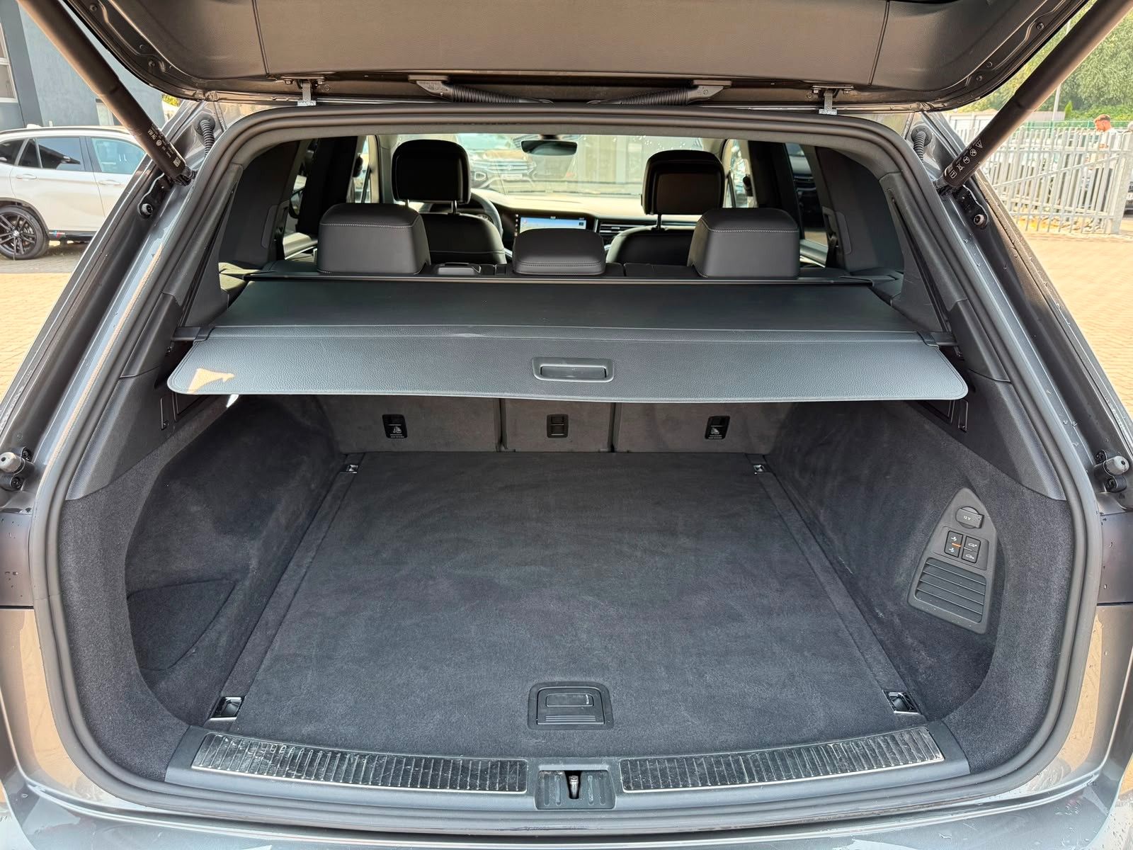 Volkswagen Touareg R-Line 4M MATRIX*LEDER*AHK*LUFT*360°