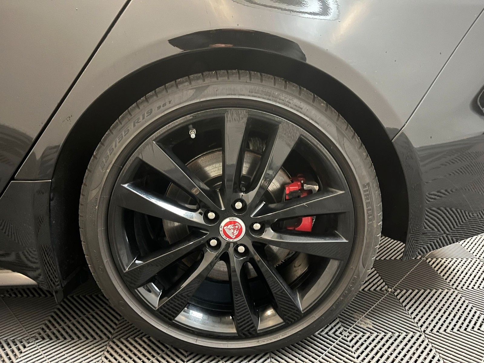 Jaguar XE P250 R-Dynamic Black *ACC-HuD-LED-360°*
