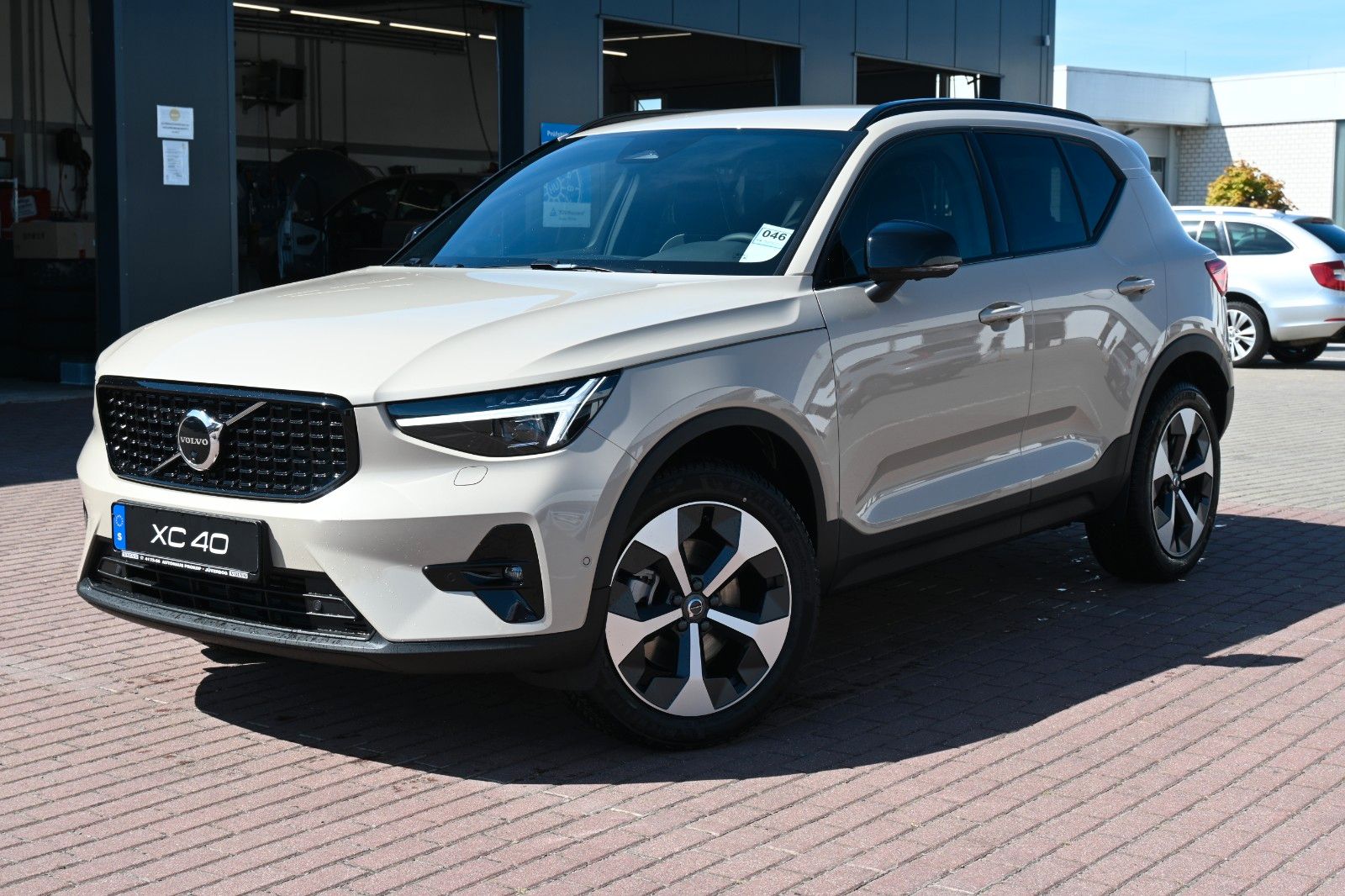 Volvo XC40 B4 DKG Plus Dark*FSHZG*360°*ACC*Allwetter