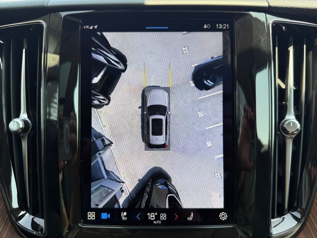 Volvo XC60 T6 AWD Recharge Plus Bright Luftfahrwerk AH