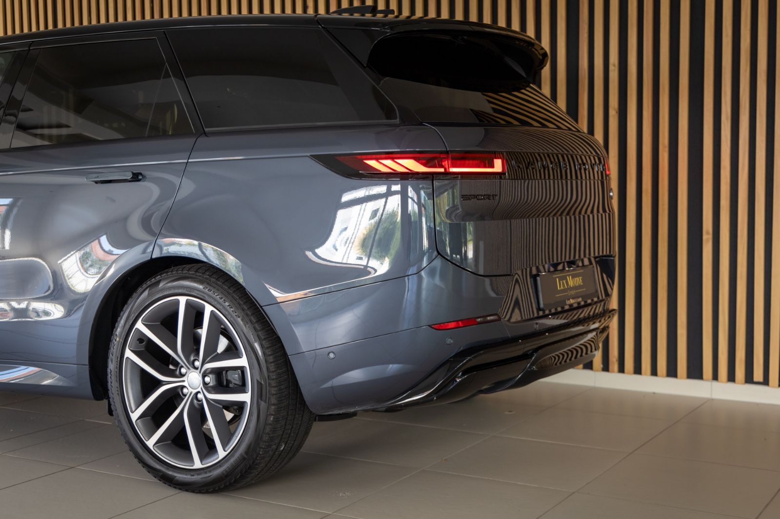 Range Rover Sport D350 First Edition - Samsaru's Car Outlet