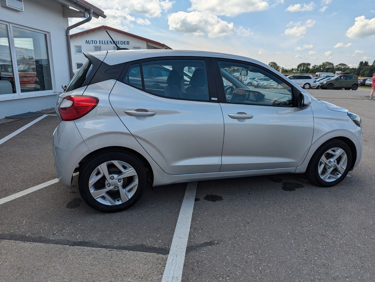Hyundai i10 Trend - Samsaru's Car Outlet