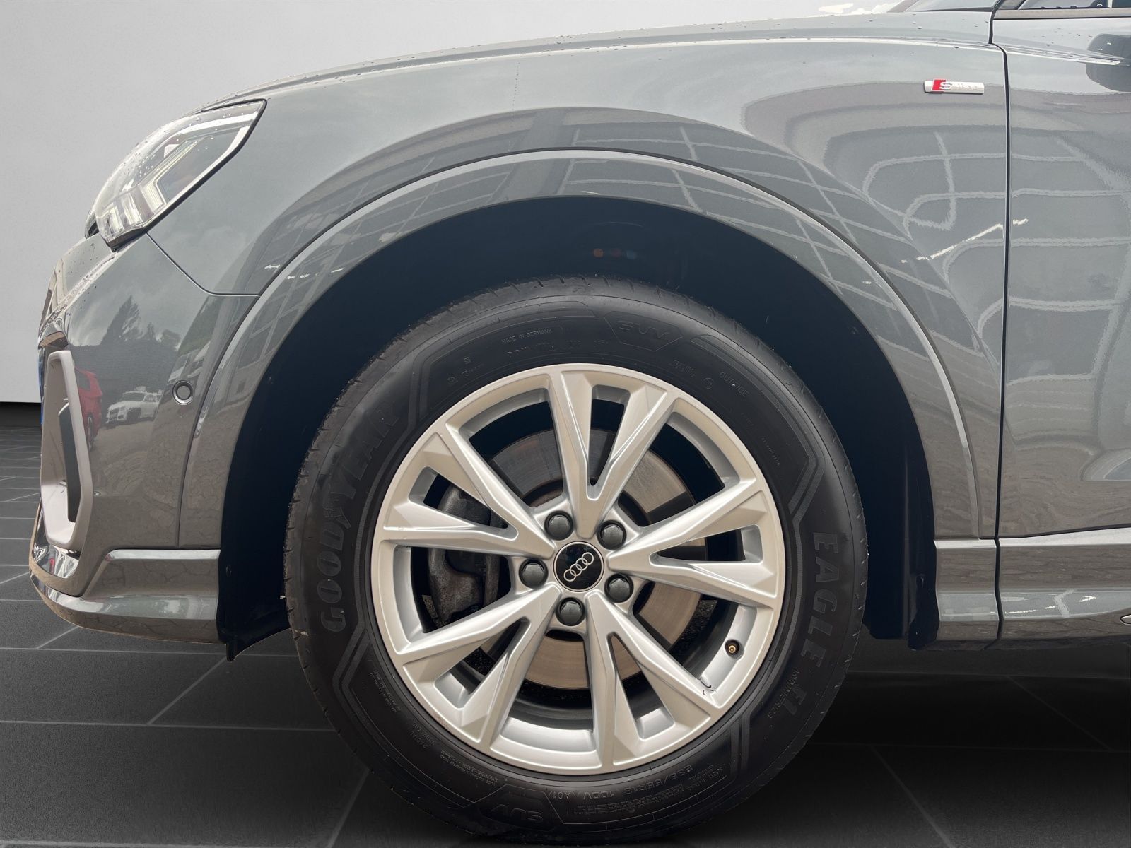 Audi Q3 S line 40 TDI S-TRONIC - Samsaru's Car Outlet
