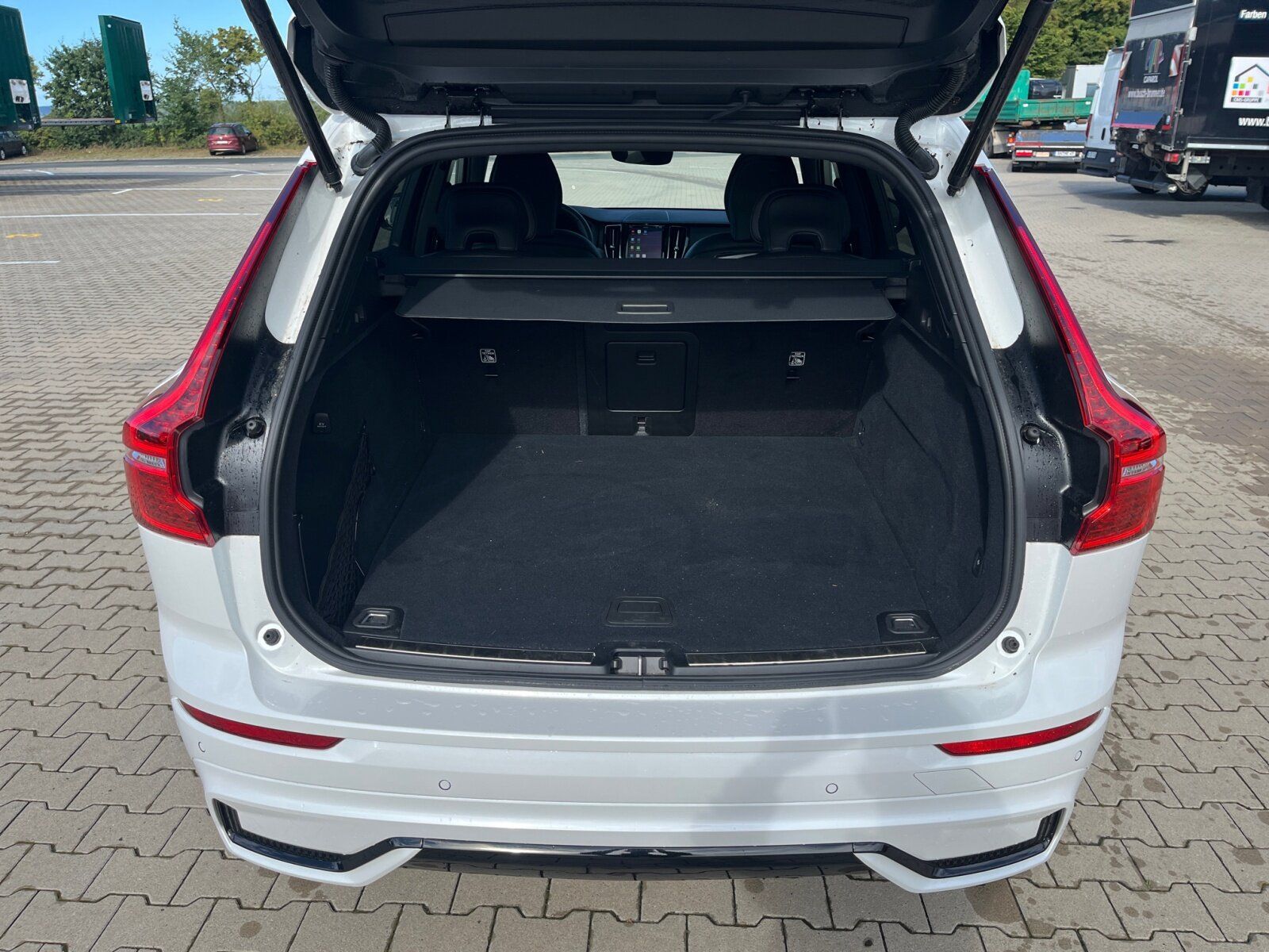 Volvo XC 60 T8 AWD Ultra Dark (EURO 6d) NAVI+SITZH+LED