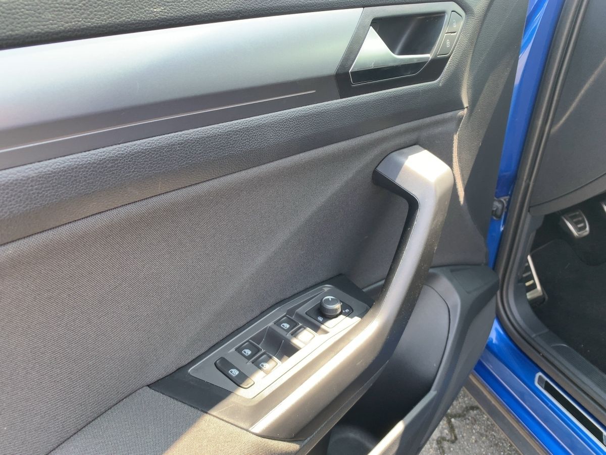 Volkswagen T-Roc ACTIVE 1.0 TSI - Samsaru's Car Outlet