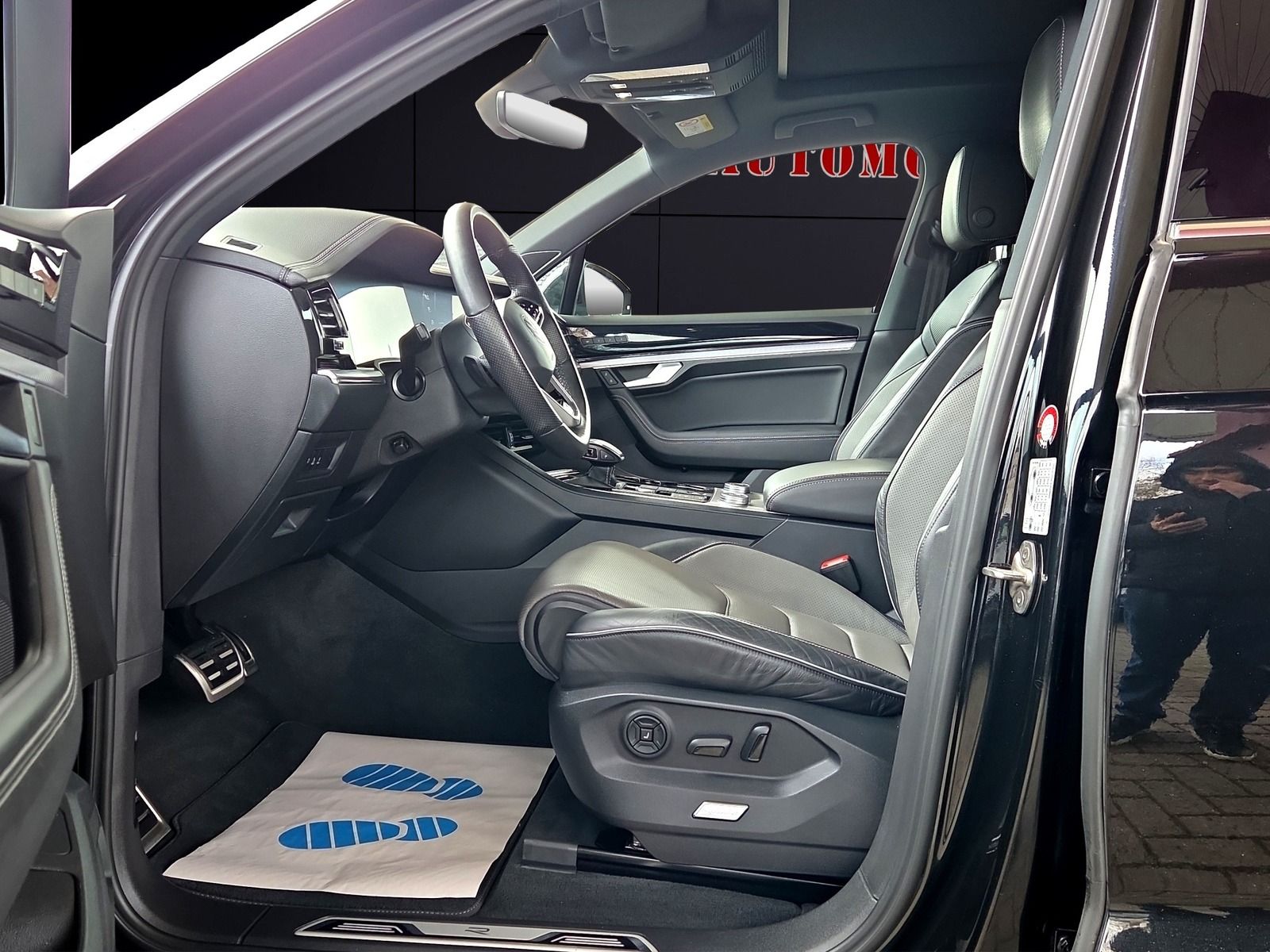 Volkswagen Touareg R-Line 4M PANO/HUD/IQ.LIGHT/21 ZOLL