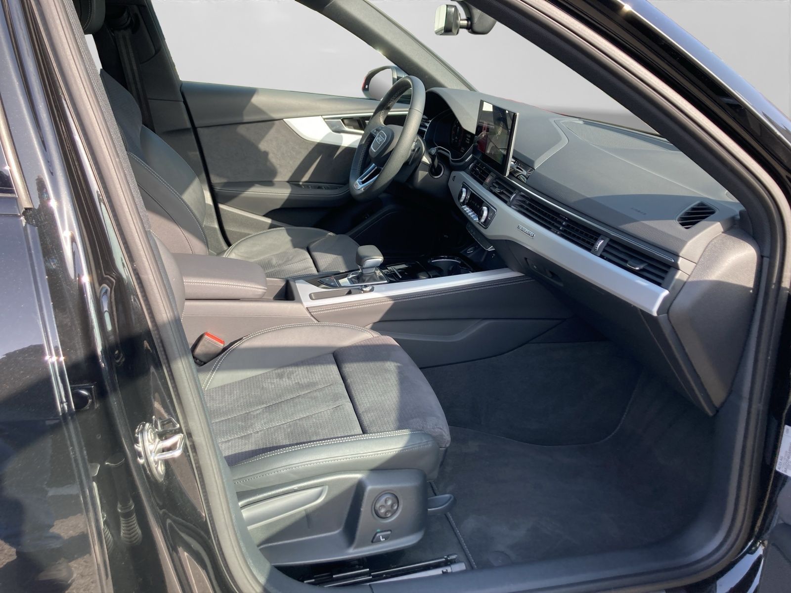 Audi A4 Avant 40 TFSI Q 2x S LINE AHK MATRIX-LED LM19