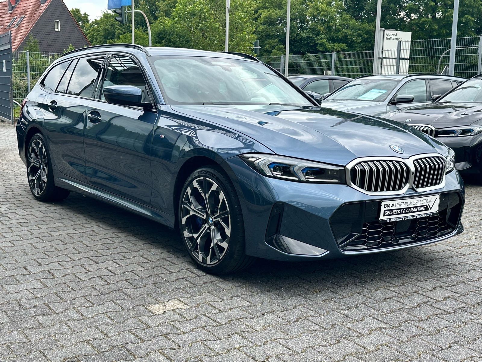 BMW 330e xDrive Touring M Sport Stop&Go Pano AHK 19"