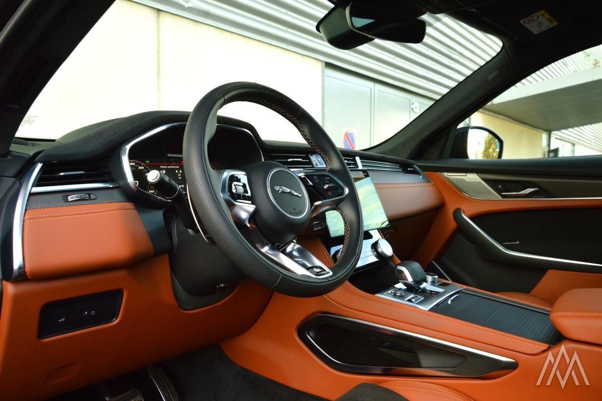 Jaguar F-Pace  SVR 575 PS  Panorama / Pixel LED