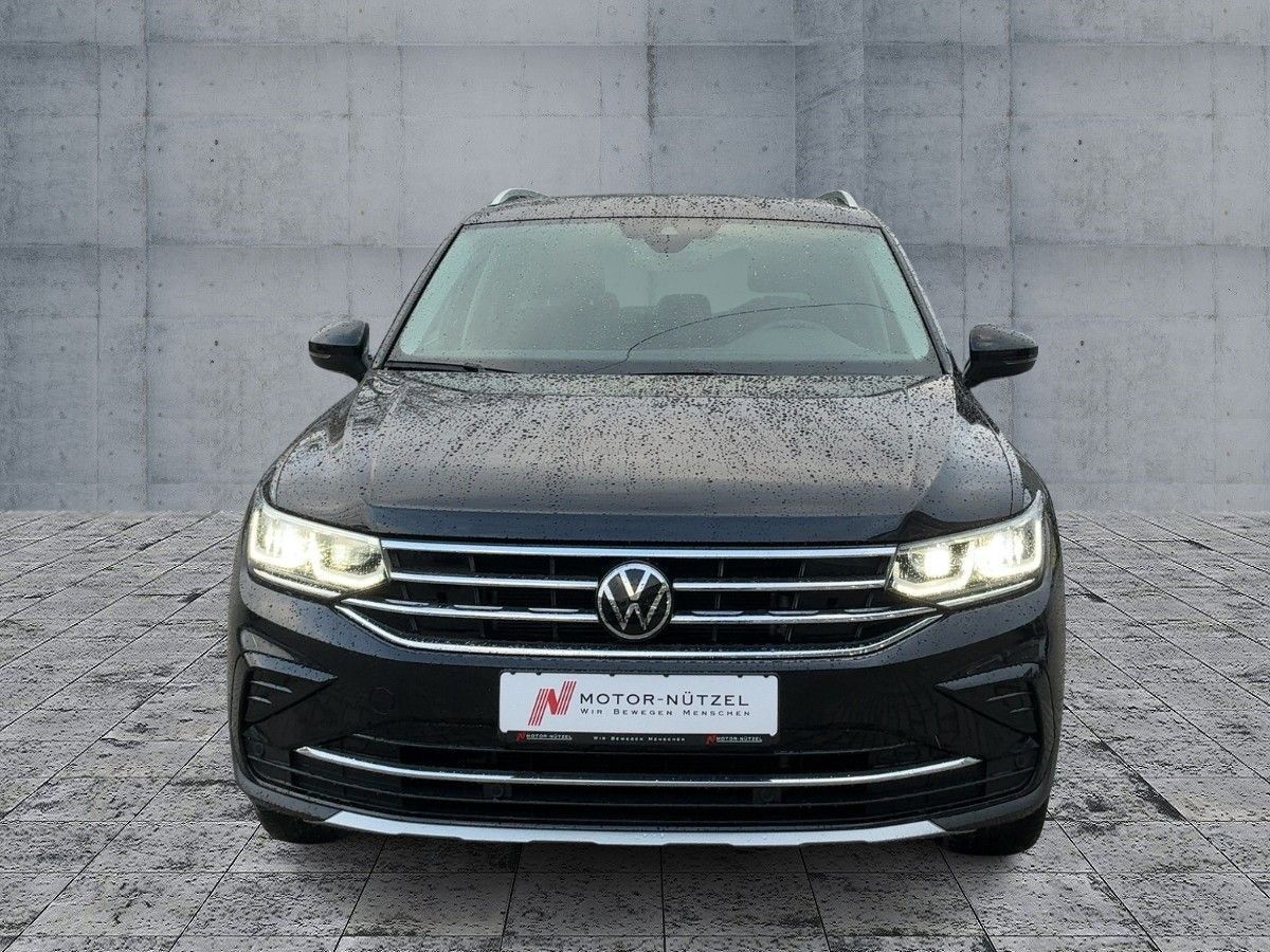 Volkswagen Tiguan 2.0 TDI 4M ELEGANCE MATRIX+NAVI+AHK+PANO