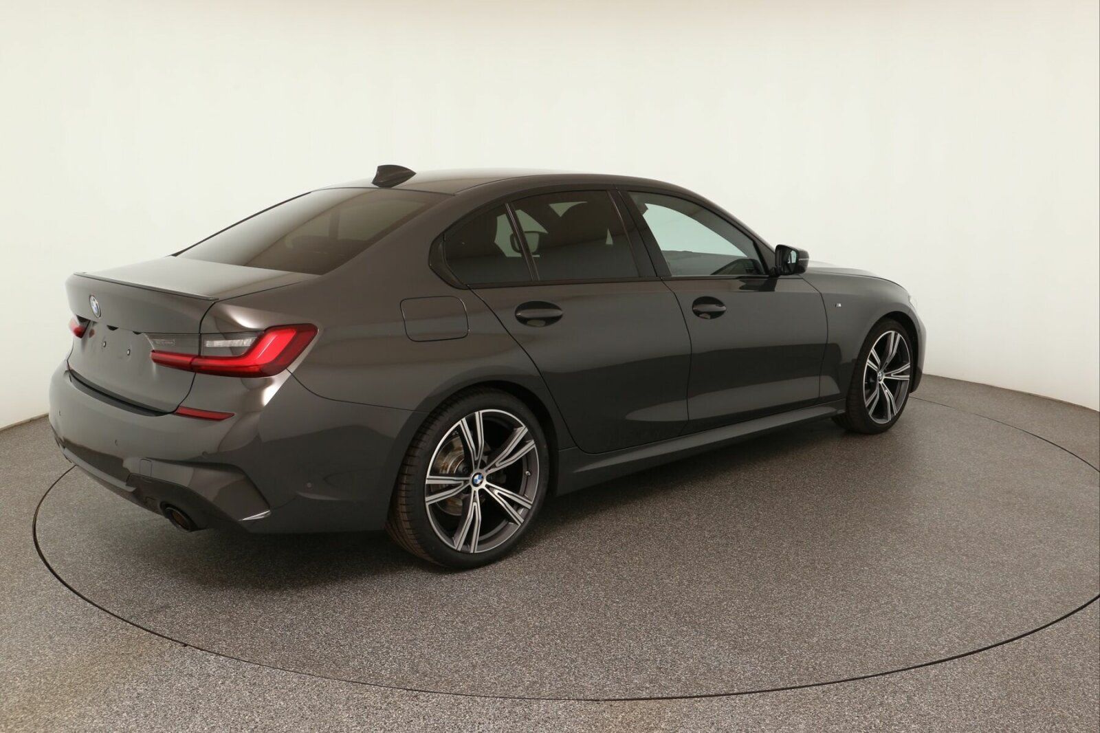 BMW 320i M Sport - Samsaru's Car Outlet