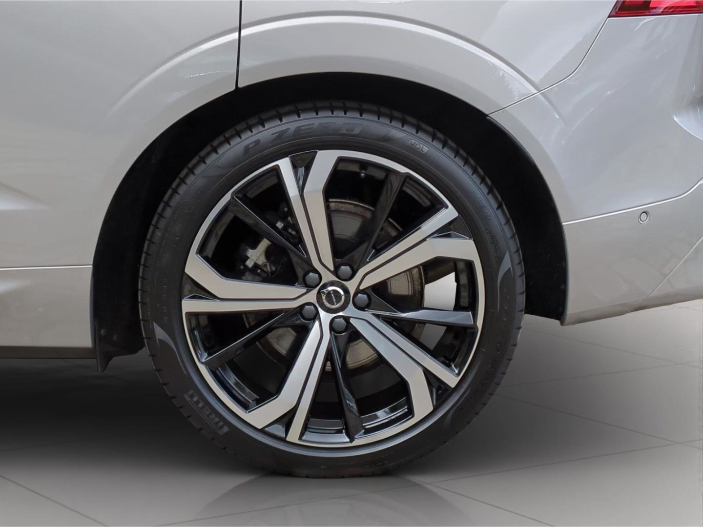 Volvo XC60 B4 AWD Ultimate Dark *Luft*AHK*SH*BLIS*360*