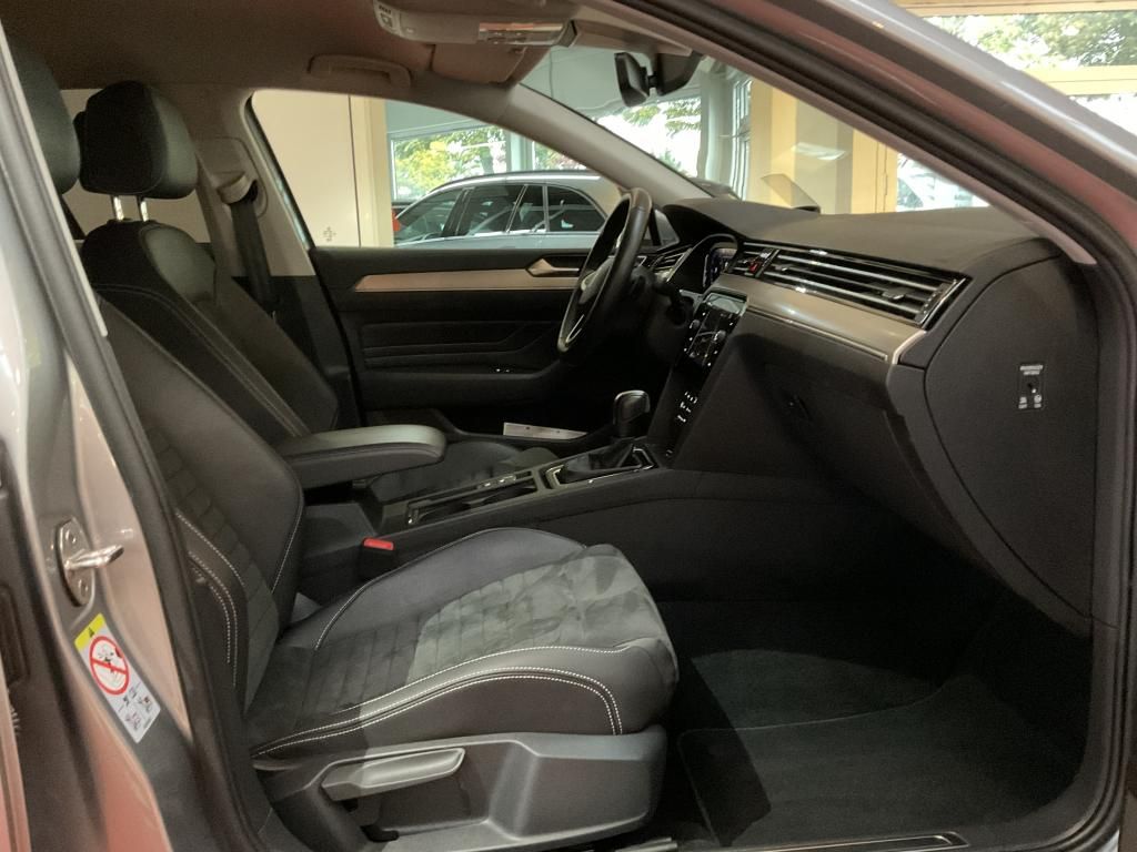 Volkswagen Passat Variant 1.5 TSI DSG Elegance - Samsaru's Car Outlet