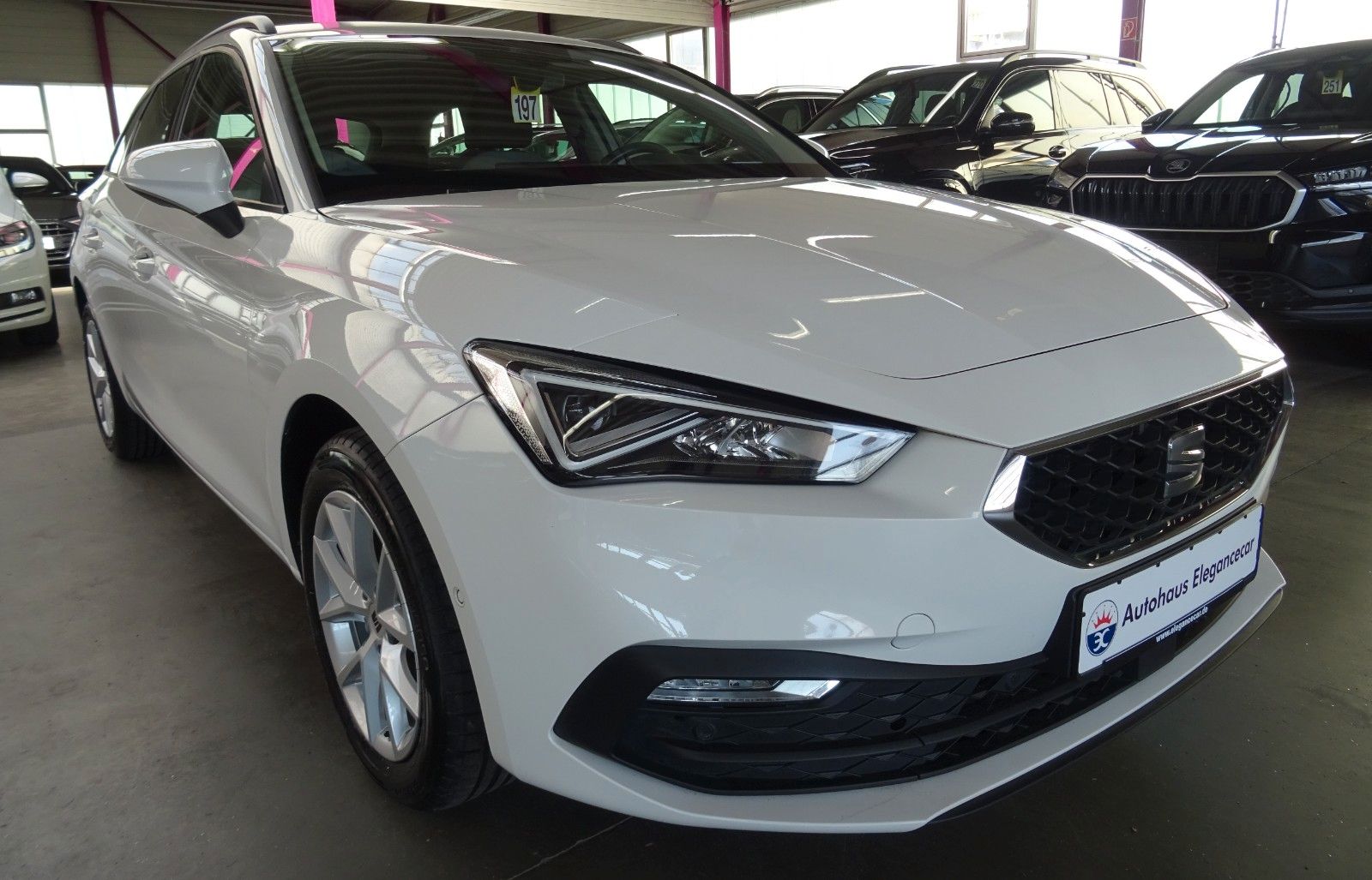 Seat LEON ST 2.0 STYLE*AHK*ACC*CAM*KEY*LED*