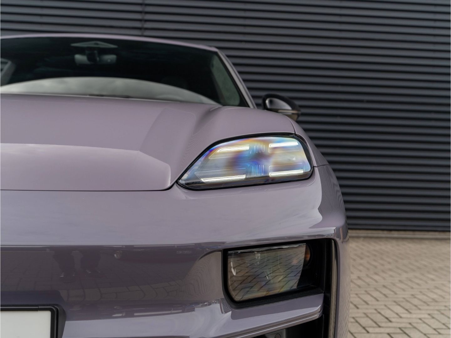 Porsche Macan Electric Turbo Matrix LED Beifahrerdisplay