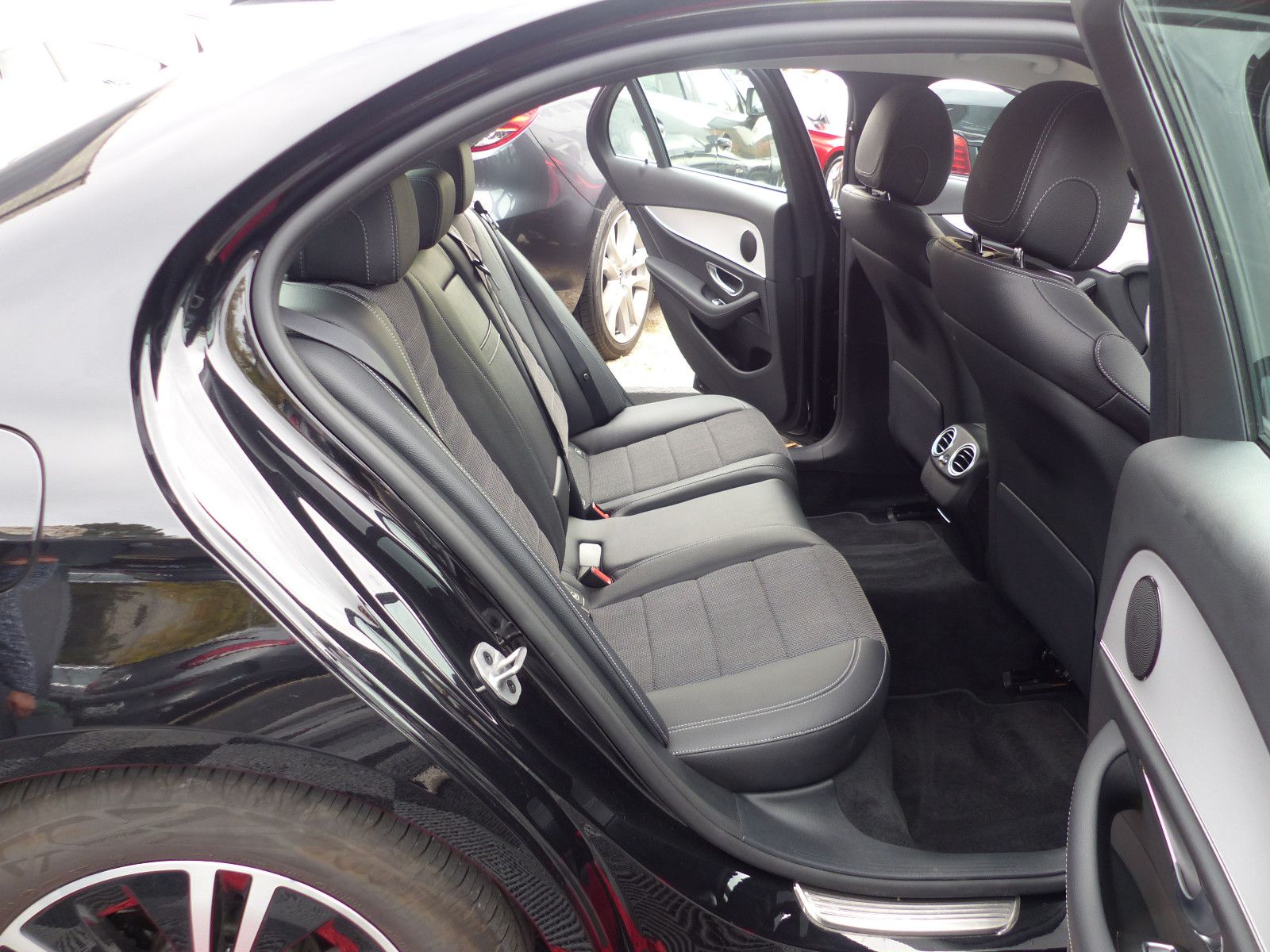 Mercedes-Benz E 220 d AVANGARDE - Samsaru's Car Outlet