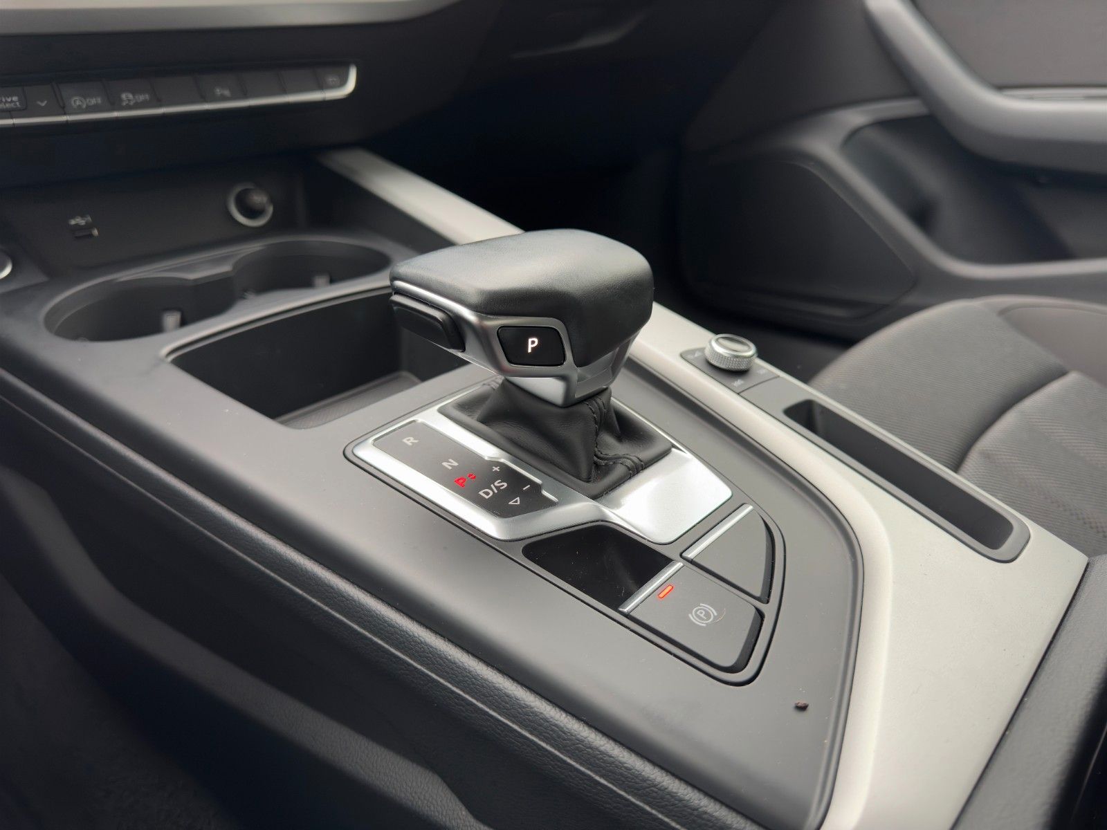 Audi A4 Lim. 40 TDI quattro S-Tr. - Samsaru's Car Outlet