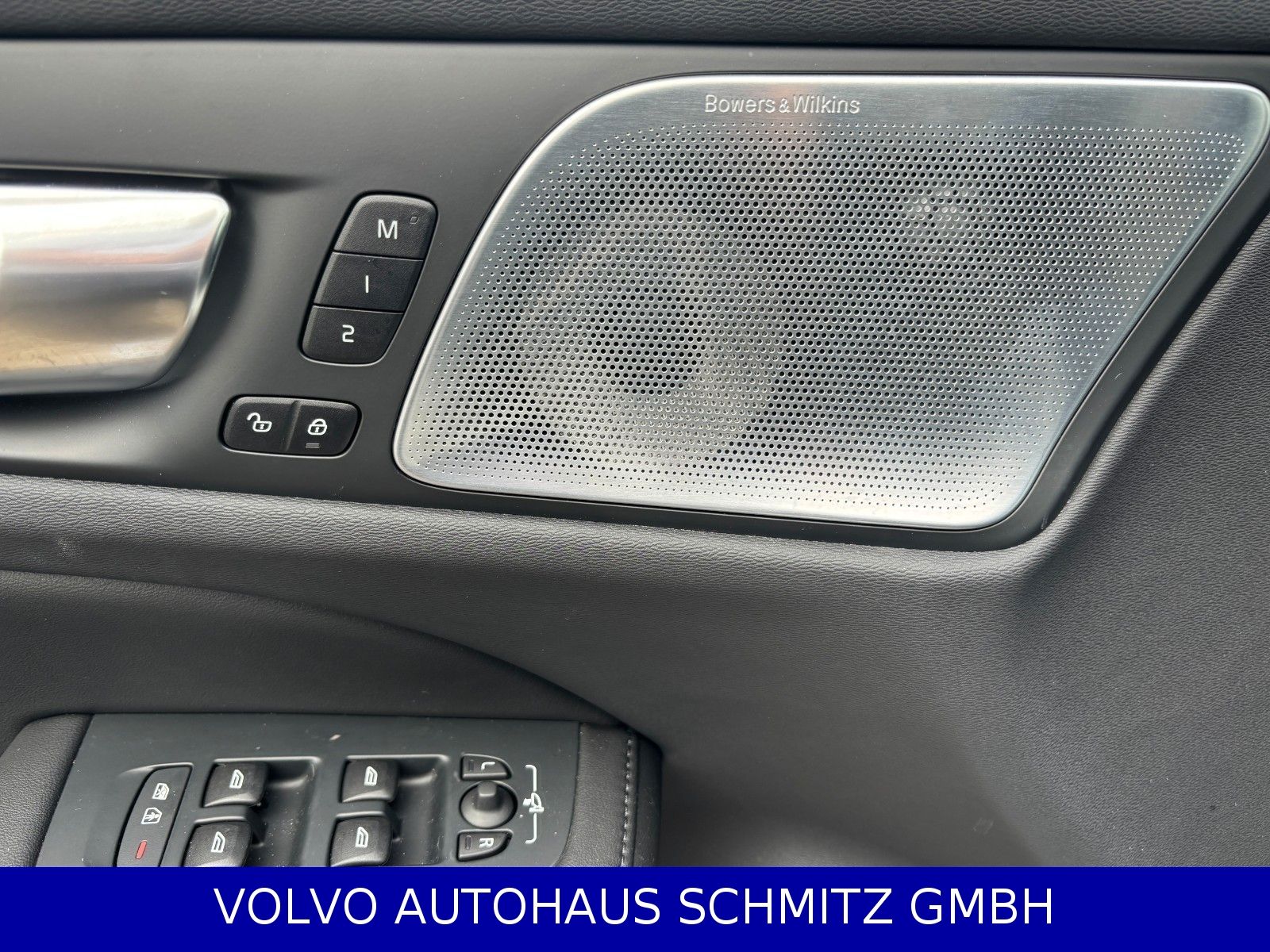 Volvo V60 T6 Ultra Dark Plug-In AWD Bowers AHK