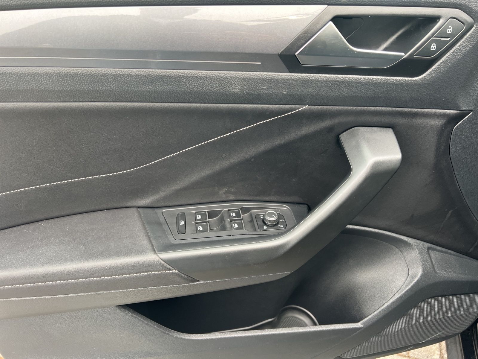Volkswagen T-Roc 2.0 TDI Style - Samsaru's Car Outlet