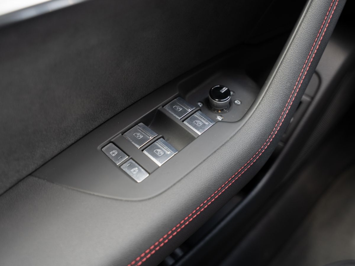 Audi A6 55 3.0 TFSI quattro Avant s line - Samsaru's Car Outlet