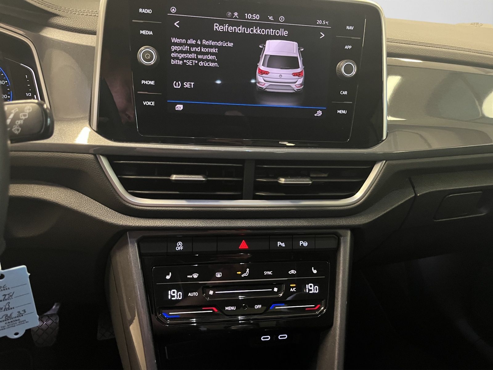 Volkswagen T-Roc 1.5 TSI Style - Samsaru's Car Outlet