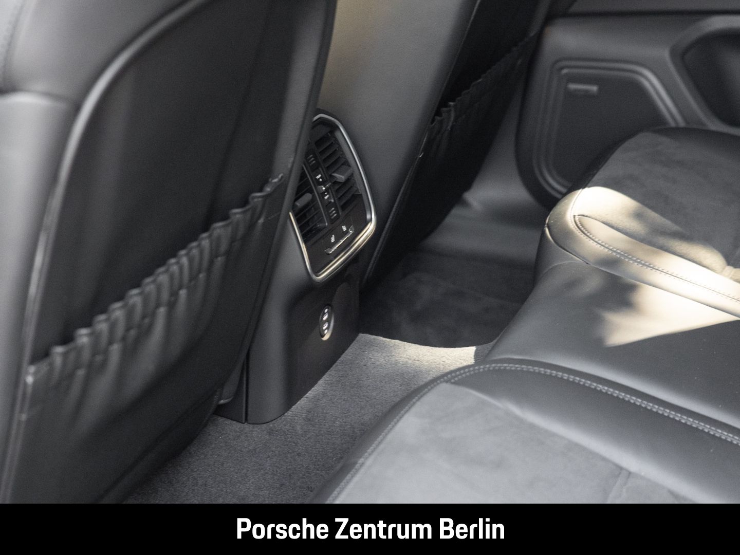 Porsche Macan GTS Karminrot Sportabgasanlage Panorama