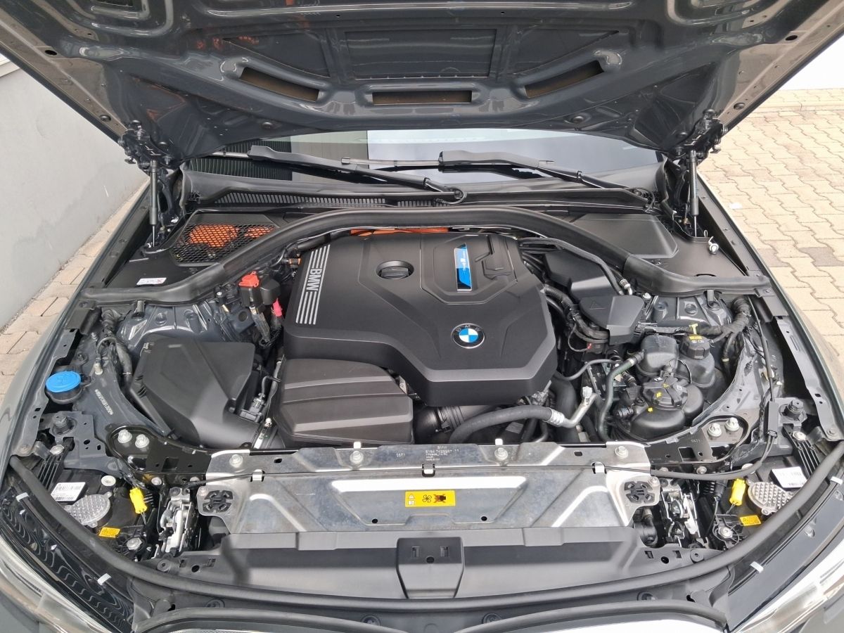 BMW 330e Lim Sport Line - Samsaru's Car Outlet
