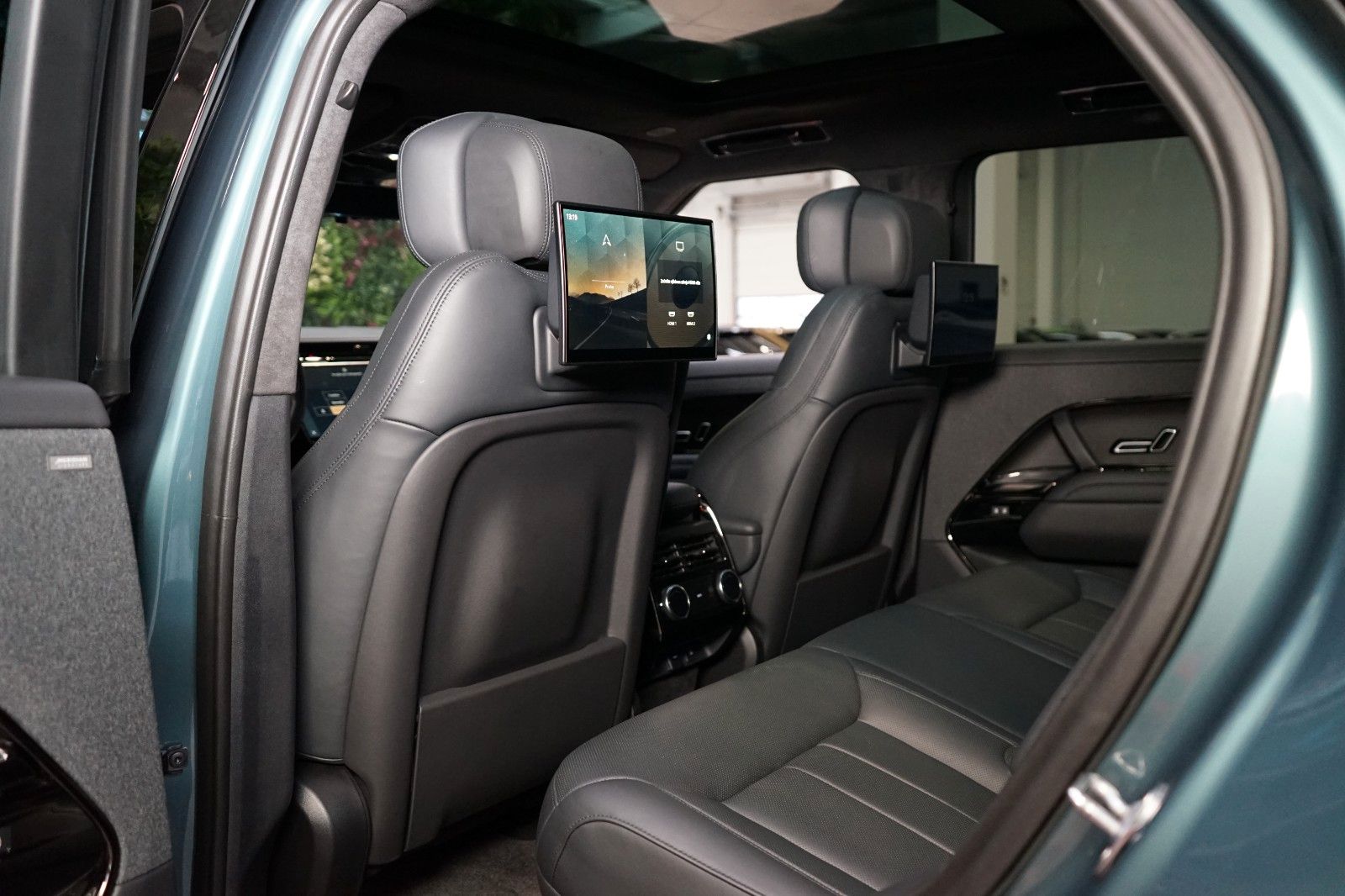 Range Rover Sport D350 AUTOBIO - Samsaru's Car Outlet