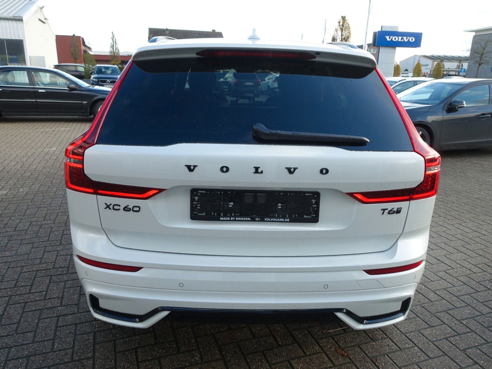 Volvo XC60 T6 Black Edition Plus Dark 360°/AHK/22"