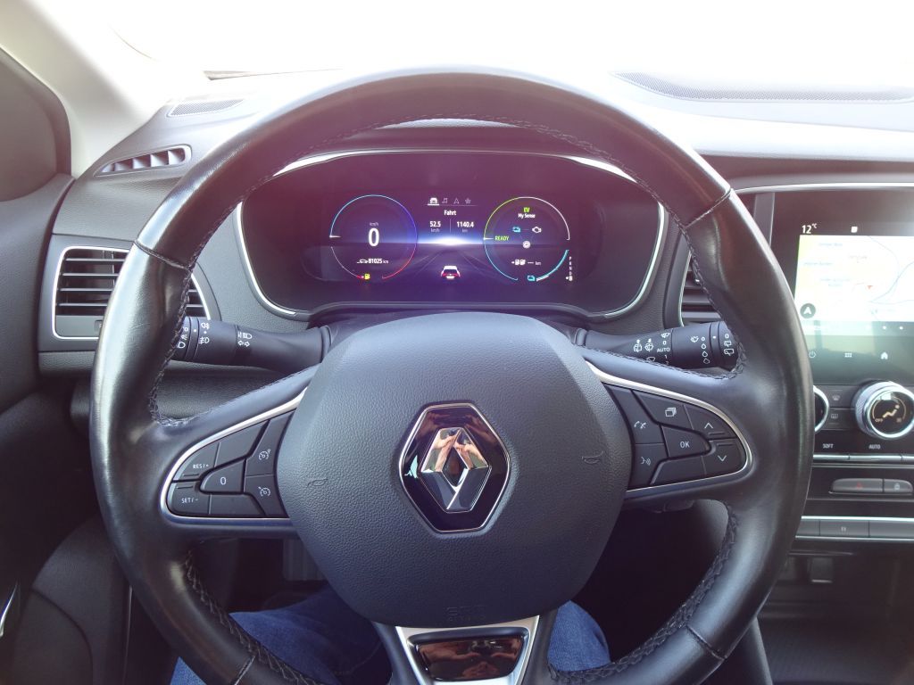 Renault Megane Grandtour E-TECH Plug-in - Samsaru's Car Outlet