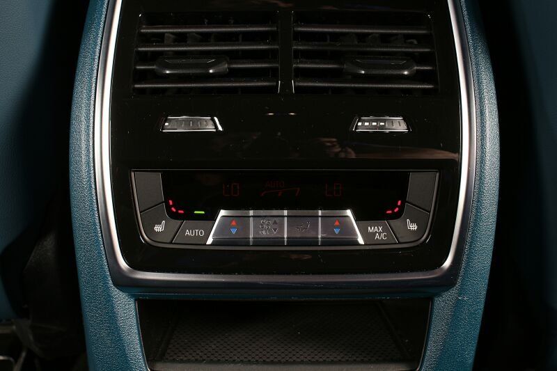 BMW XM Massage B&W ACC HuD Driver´s Package Park+