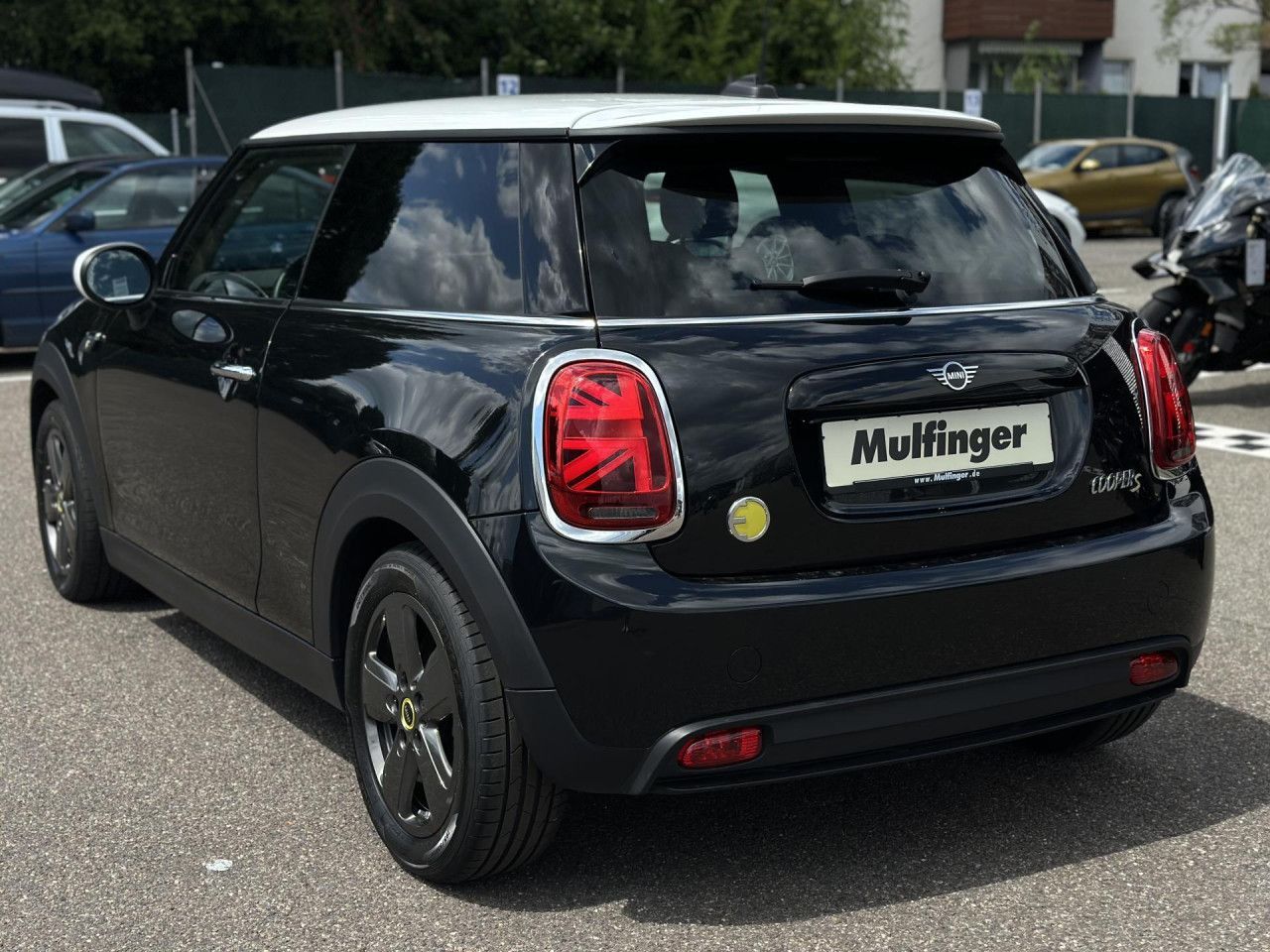 MINI Cooper SE Essential - Samsaru's Car Outlet