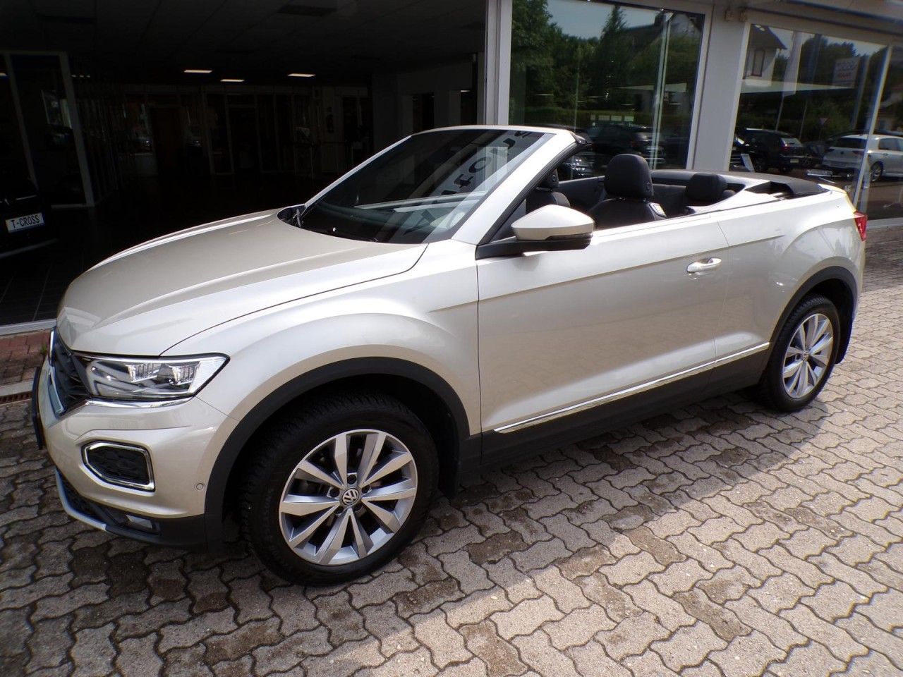 Volkswagen T-ROC CABRIOLET 1.5 TSI - Samsaru's Car Outlet