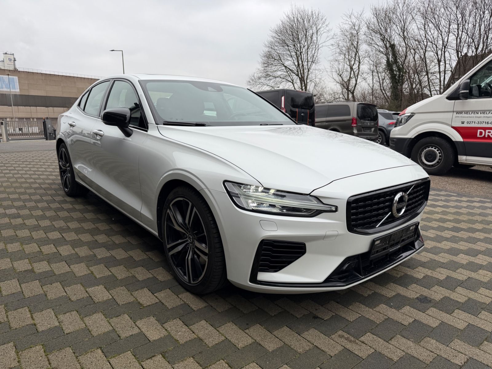 Volvo S60 Lim. R Design Plug-In Hybrid AWD Pano VOLL