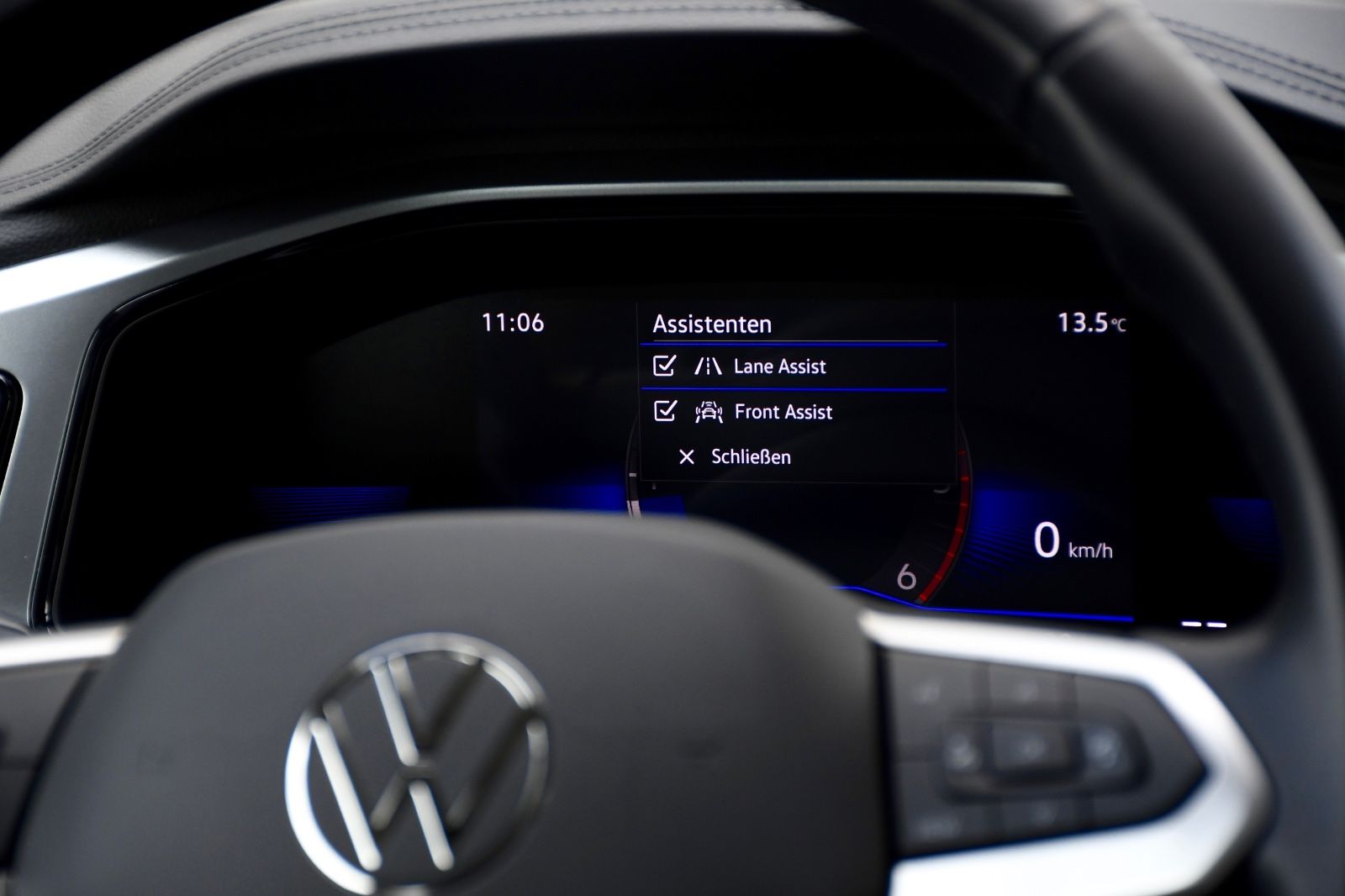 Volkswagen T-Roc Life - Samsaru's Car Outlet