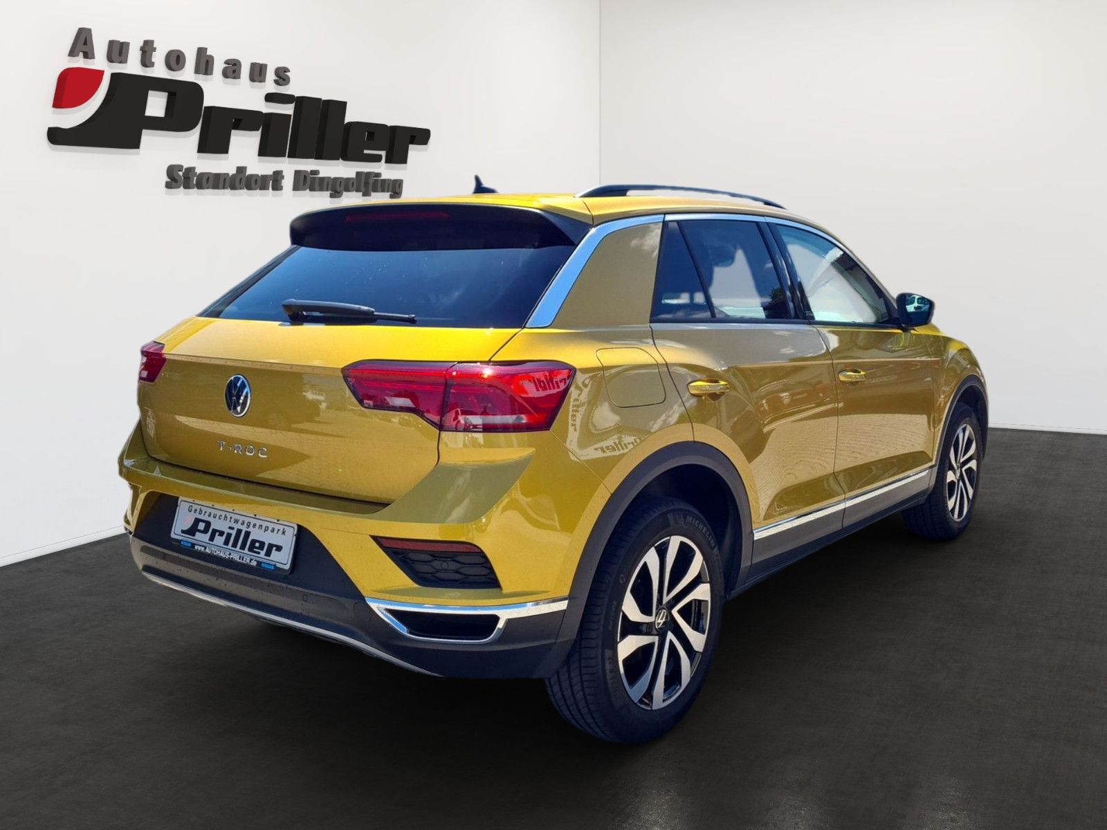 Volkswagen T-Roc 1.5 TSI Active - Samsaru's Car Outlet
