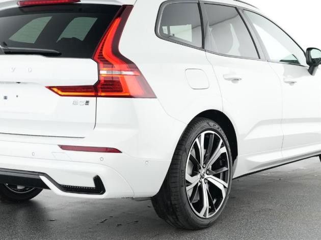 Volvo XC60 B5 B AWD Plus Dark AHK GARANTIE -33%