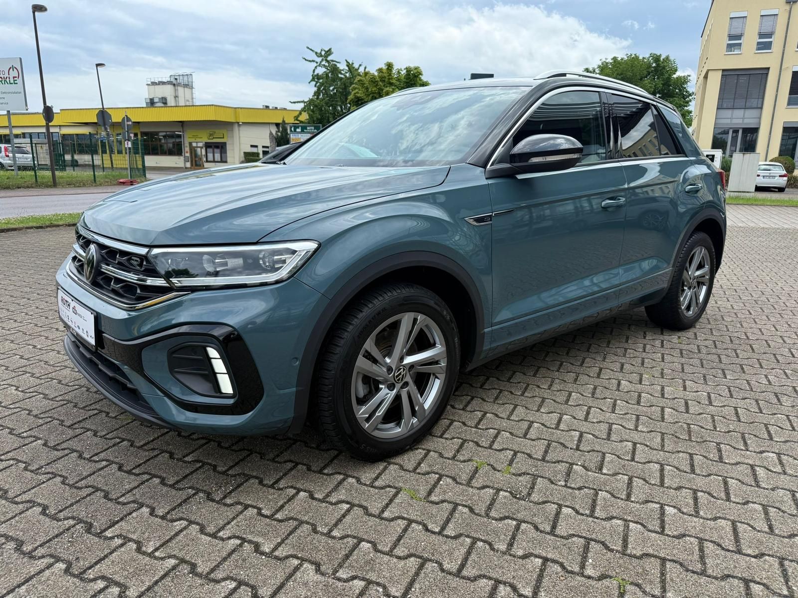 Volkswagen T-Roc 2.0 TDI R-Line - Samsaru's Car Outlet