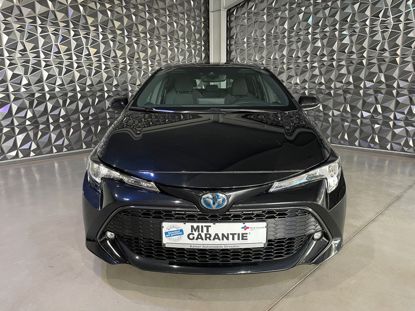 Toyota Corolla Touring Hybrid - Samsaru's Car Outlet