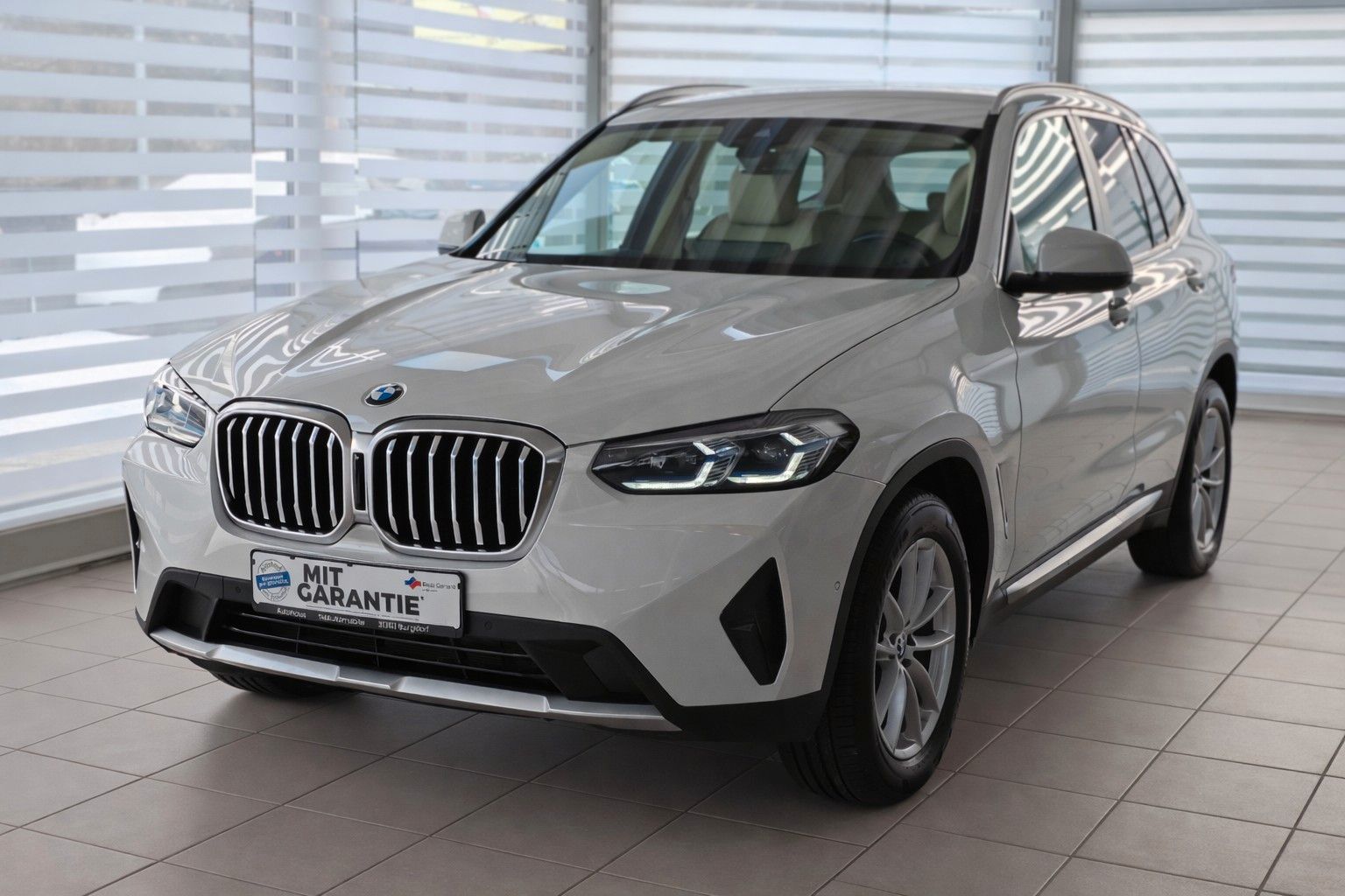 BMW X3 xD20d FACELIFT LASER KAMERA AHK Unfallfrei