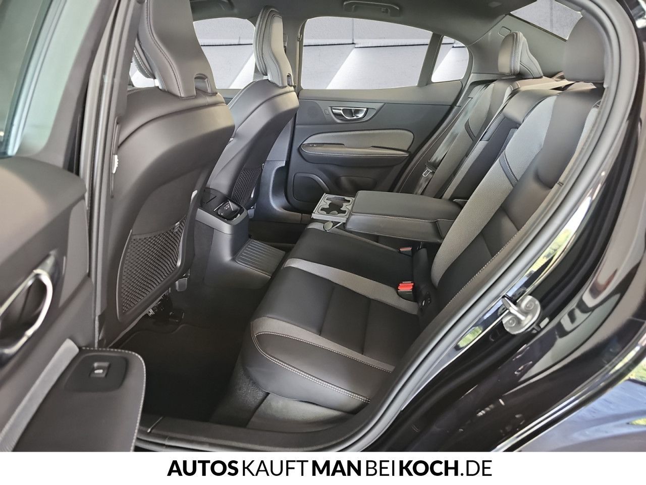 Volvo S60 T8 AWD Recharge Plug-In Hybrid Plus Dark