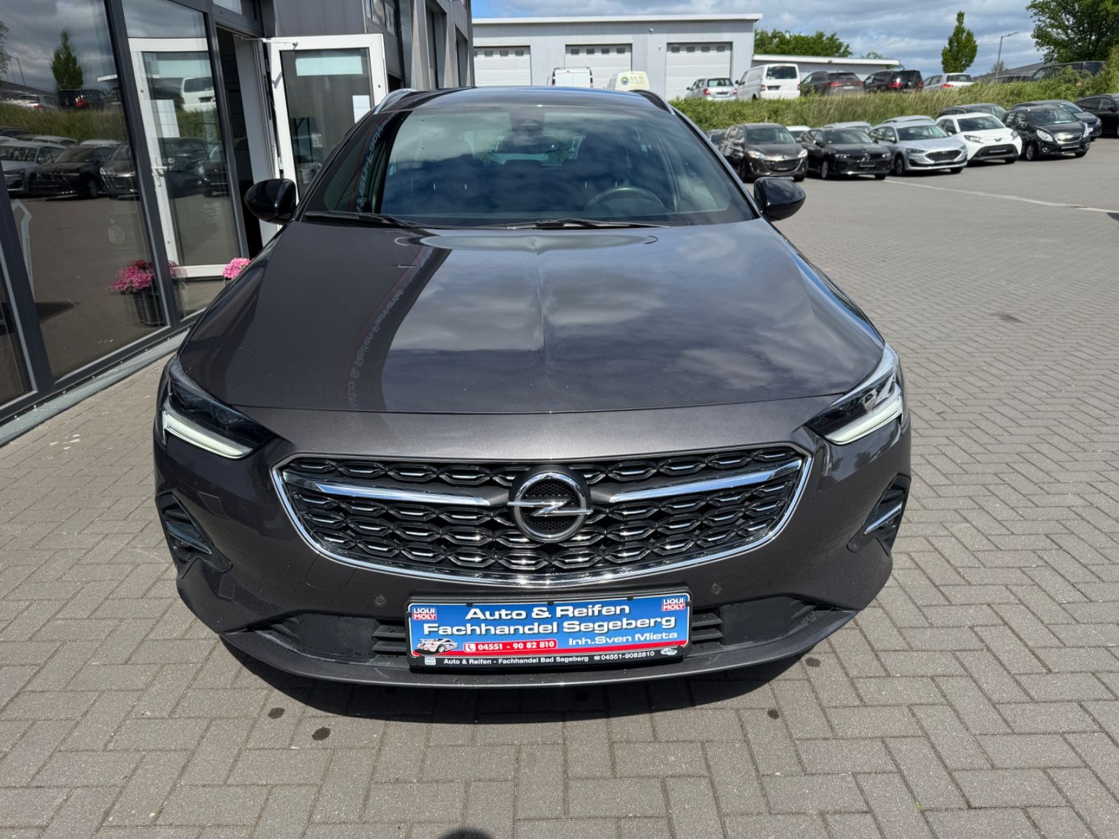 Opel Insignia B Sports Tourer Business - Samsaru's Car Outlet