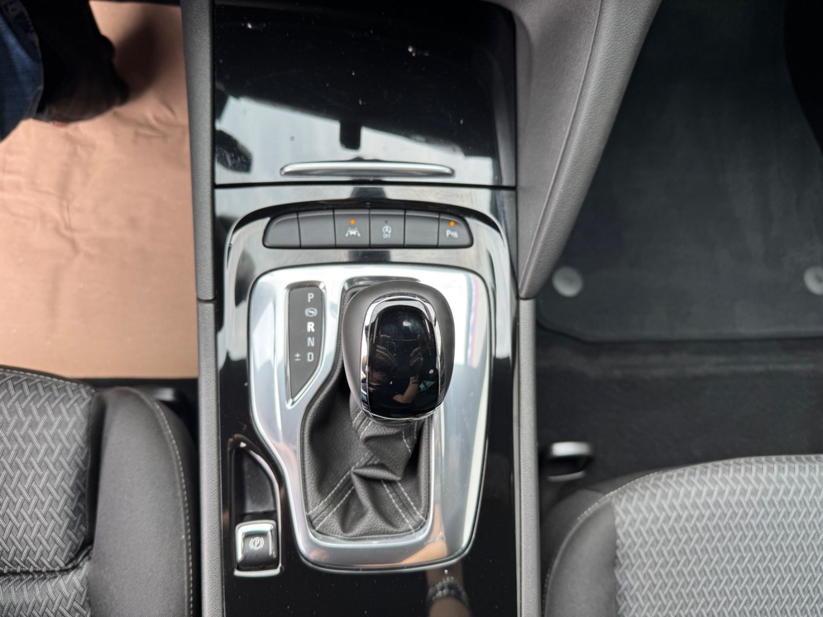 Opel Insignia B Sports Tourer Business - Samsaru's Car Outlet