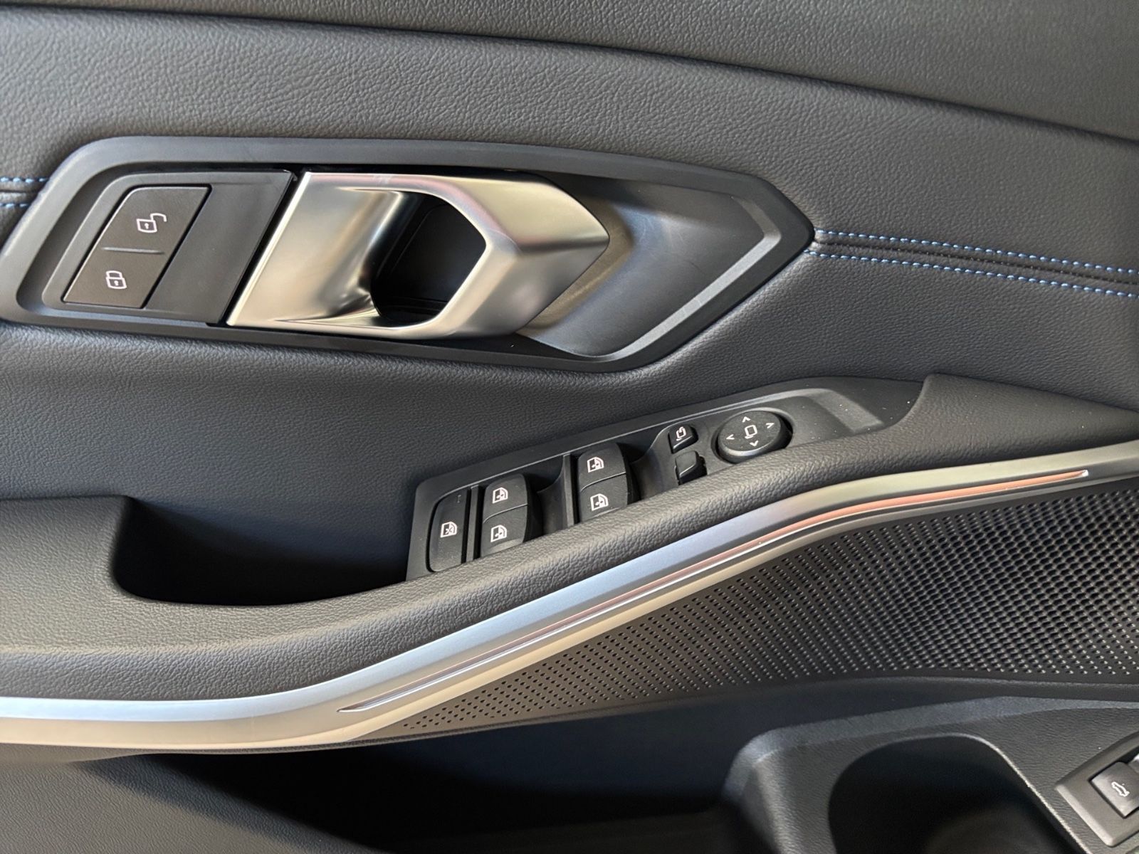 BMW 320i Touring M Sport -AHK/Pano/HeadUp/Innovation