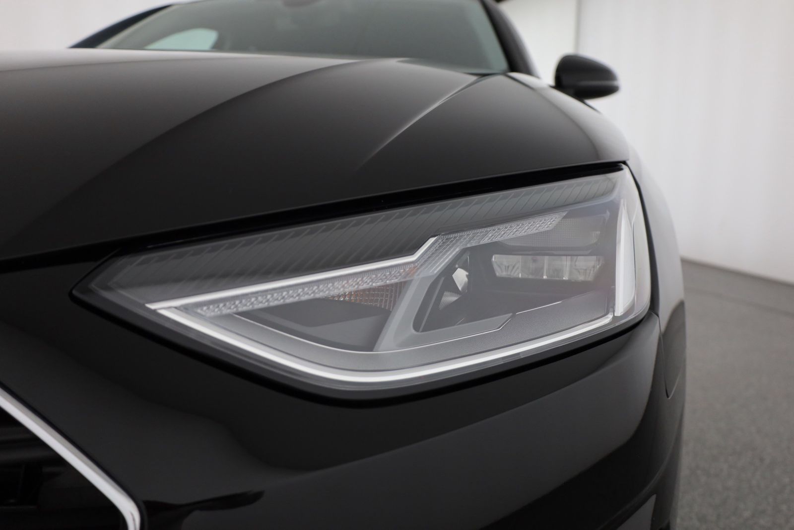 Audi A4 Avant 30 TDI S-Tronic - Samsaru's Car Outlet